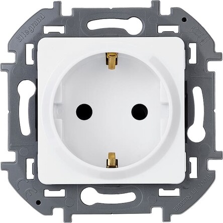673720. Legrand. Inspiria (Белый). Розетка 2К+З, 16A, встраиваемый монтаж, IP20, Безвинтовой